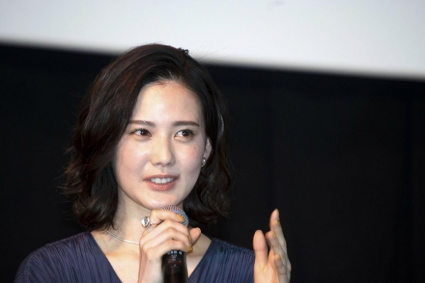 塩野瑛久“凍也”へ嫉妬に狂う妻の顔とのギャップ…北香那、満点笑顔のピースショットに「迫力ありました！」の声＜魔物＞(WEBザテレビジョン)