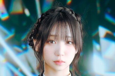 人気コスプレイヤーが腹チラ♥タイトニットで回転寿司へ「破壊力」「寿司どころじゃねえ」「めっちゃ可愛い」とSNS悶絶(LIMO)