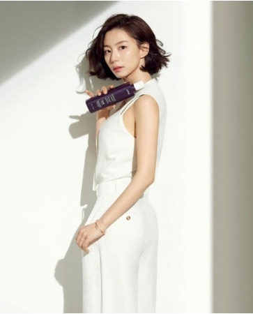 “ヨン様の妻”パク・スジン、約5年ぶりに芸能界復帰…ヘアケア製品のモデルに選定(WoW!Korea)