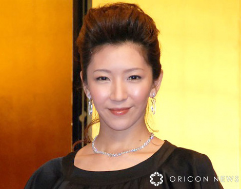 元宝塚トップスター・瀬奈じゅん、10歳下の夫と2ショット「美男美女ですね」「素敵なパパとママ」　息子の運動会へ(オリコン)