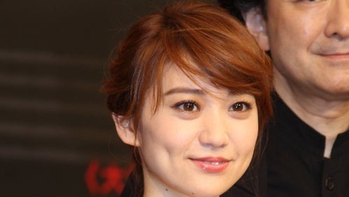 大島優子、「子どもとの手つなぎ」ショットとともに第二子出産を報告(ハフポスト日本版)