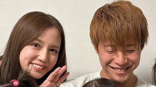「パパに似てもう立派なアスリート」サッカー元日本代表 柿谷曜一朗の妻・丸高愛美 生後9カ月長男の“ハイハイ”姿を公開!力強く床を蹴り上げる姿に「動きが機敏」「ずりばいめちゃくちゃ早い」(めざましmed