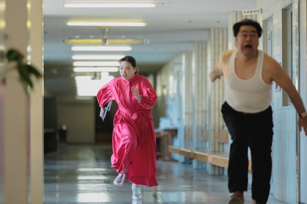野呂佳代“大口”が小手伸也“新庄”を追いかけ回す姿に「教頭おもしろすぎ」「走り方ウケるw」の声＜なんで私が神説教＞(WEBザテレビジョン)