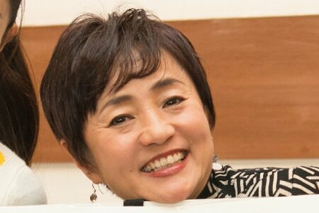 ガダルカナル・タカの美人タレント妻 納車した英国高級外車を披露！「カッコいい」「高級感溢れてる」「いい色」と絶賛の声(LIMO)
