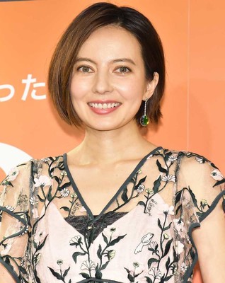 巨人・片岡コーチと交際中のベッキ―　ラジオで近況報告「お騒がせしております　温かく見守って」（スポニチアネックス）