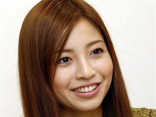 片瀬那奈「きれいなおねえさん」の再来!? 黒コーデ自撮りに絶賛の嵐、「芸能界にいた頃より今のほうがキレイ」(西スポWEB OTTO！)