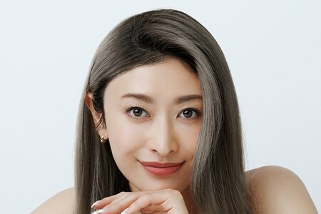 4児の母・山田優 腹筋スゴッ！抜群スタイル際立つ私服姿にSNS注目「無敵やぁ！」「美しい…」夫は小栗旬(LIMO)