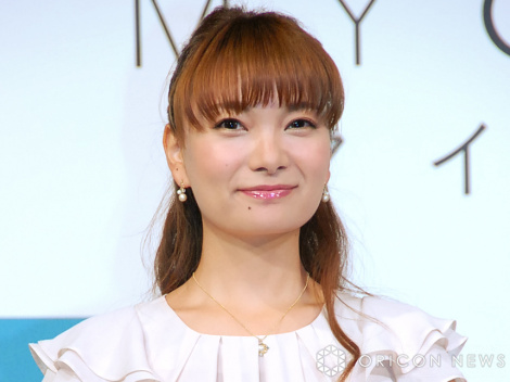 元モー娘。保田圭、結婚12周年を迎えた夫とニッコリ「イケメンさんと美人さん」「素敵なショット」　記念日を祝い家族3人でレストランへ(オリコン)
