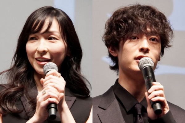 麻生久美子＆塩野瑛久、“血まみれ笑顔”の衝撃クランクアップ写真公開「いろいろと気になる」の声＜魔物＞(WEBザテレビジョン)