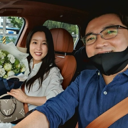 俳優アン・ジェウク「6周年結婚記念…チェ・ヒョンジュさんありがとう。一緒にいてくれて」(WoW!Korea)