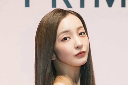 美脚ママ！33歳・板野友美 ショーパンで3歳長女と映画へ！全身ショットに「こんなお母さんは自慢だな」「同じ母として憧れる」「スタイル良すぎ」の声(LIMO)