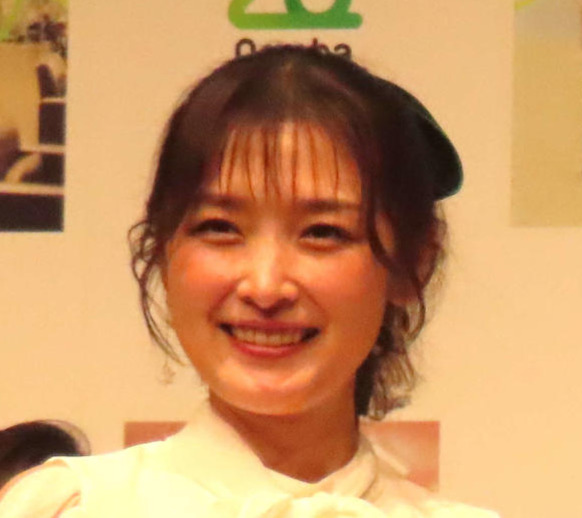 元モー娘。石川梨華、巻き髪のニューヘア披露に「めっちゃ似合う」「これはお美しい…」の声(日刊スポーツ)