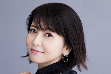 「輝きが違う」56歳・森高千里 ミニスカ衣装で熱唱！美脚ショットに「たまりません」「美しさに磨きがかかってる」絶賛の声 全国ツアー愛媛公演(LIMO)