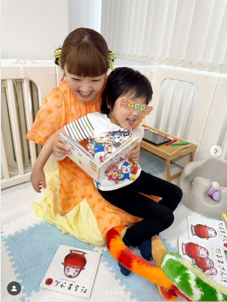 柳原可奈子、子連れ収録を報告「制作会社にキッズスペースがあるなんて素敵」(エンタメNEXT)