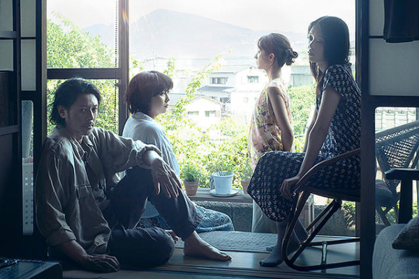 「夏の砂の上」あらすじ・概要・評論まとめ　～戯曲の映像化における“映画だからこその表現”～【おすすめの注目映画】(映画.com)