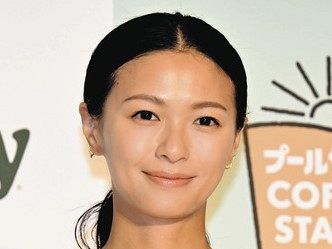「世界で一番私にやさしいひと」37歳女優、俳優夫の36歳バースデーを『巨大キスマーク』でお祝い  「結婚9年目とは思えない」と反響(中日スポーツ)