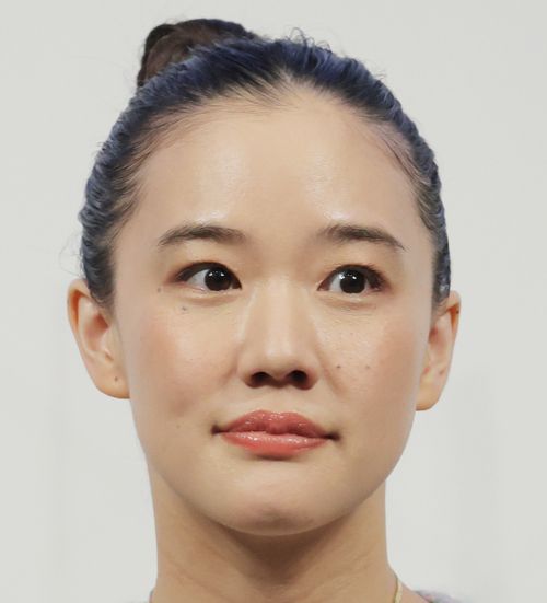 16歳での“援交ヒロイン”、岡田准一との破局、山里亮太との交際2カ月婚…“恋多き魔性の女”蒼井優（39）のよゆう綽々な人生(文春オンライン)