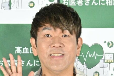 藤本敏史 娘2人とディズニーで手繋ぎショット「良きパパ」「愛されてますね」「娘さん美人」元妻・木下優樹菜さんも(LIMO)