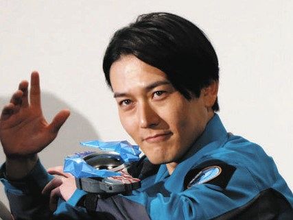 蕨野友也、「ウルトラマンブレーザー」放送2周年に第1子誕生を報告 「父親としての自覚を持ち、より一層精進」 2023年に一般女性と結婚(中日スポーツ)