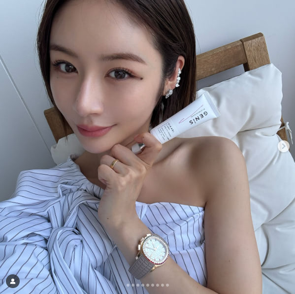 宮崎麗果、“直角肩”が目を引く夏コーデに反響「スタイル良すぎ」「全身綺麗」(エンタメNEXT)