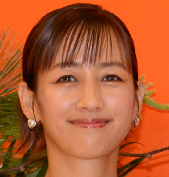 生花店に転身の元テレ朝女性アナ、かりゆし姿でドライフラワー紹介　４月に鎌倉にも店舗オープン(日刊スポーツ)