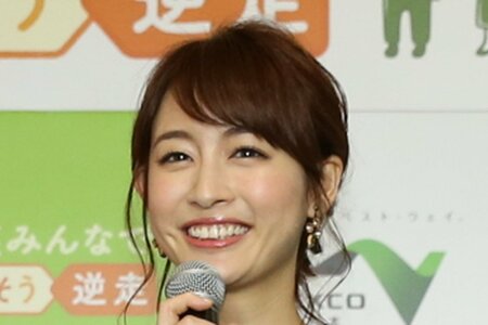 新井恵理那アナ 長女のお宮参りで家族写真を披露 2年前の結婚式とのビフォアフも「ほっこり」「お母さんの顔してますね」「幸せいっぱい」(LIMO)