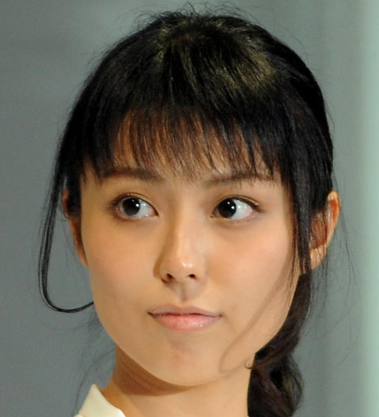 元“国民的美少女”女優の37歳誕生日に「紅白歌手」の高校同級生が祝福「か、神なのか?!」(日刊スポーツ)