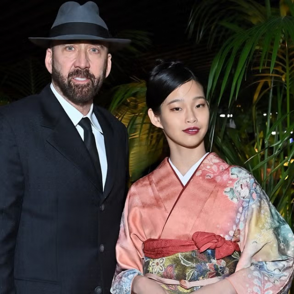 ずっとラブラブ♥ ニコラス・ケイジ（61）と年下日本人妻の堂々手つなぎショット集(25ans（ヴァンサンカン）)
