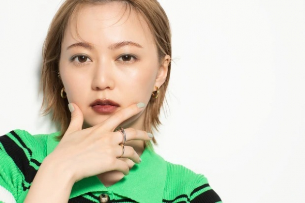私立恵比寿中学・安本彩花さんがメンバーカラーの緑のメイクに挑戦(MAQUIA　ONLINE)