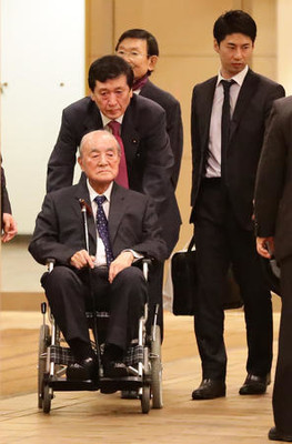 日曜朝の名物政治番組「時事放談」が44年歴史に幕（日刊スポーツ）