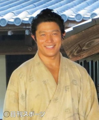 鈴木亮平、親友勝地涼と前田敦子祝福「嬉しさ二倍」（日刊スポーツ）