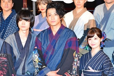 小栗旬、菅田将暉と「真選組がかっこよすぎる」といじける（クランクイン！）