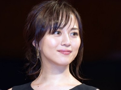 比嘉愛未の浴衣姿が美しいと評判　浅利陽介との”夫婦”ショットも好評（クランクイン！）