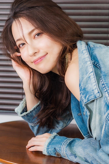 「年々、過激なポーズを求められるように…」 「戸田れい」が語るグラビア界の裏側(デイリー新潮)