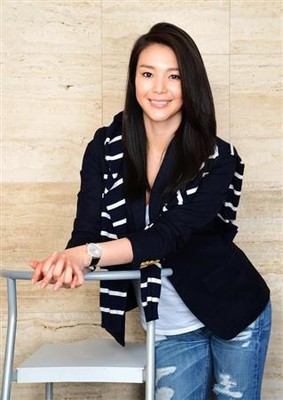 知花くららさん結婚　舞台俳優の上山竜治さんと　報告全文（産経新聞）