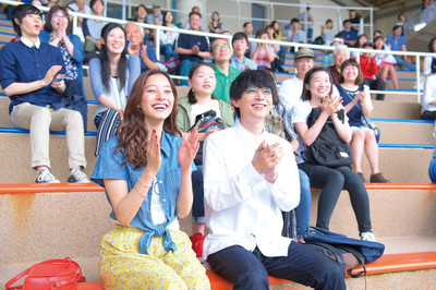 吉沢亮と新木優子が江ノ島デート！新写真到着＆ロケ地マップの配布決定（映画ナタリー）