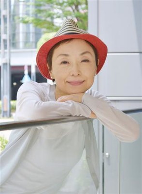 全身が共鳴したクミコの“唯一無二”の歌声　曲の合間に昨今の不倫騒動、面白いトークも披露（夕刊フジ）