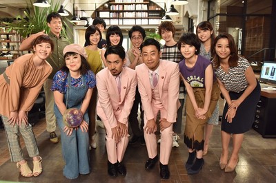 C&K、主題歌をつとめる波瑠主演ドラマ『サバイバル・ウェディング』撮影現場に表敬訪問（エキサイトミュージック）