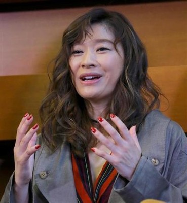 篠原涼子、離婚危機報道の真相は？　ハシゴ酒や年下イケメンと会食する姿も…（夕刊フジ）