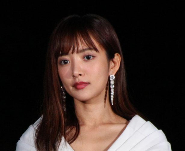 夏菜、“幸せなサプライズ”はプロポーズ「ロマンチックで喜んでいたら、5時のチャイムが鳴って(笑)」(ザテレビジョン)