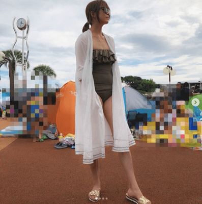 hitomi、水着姿を披露で悩み吐露「お腹ぽっちゃり…」（E-TALENTBANK）