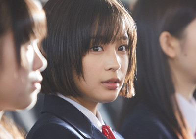 広瀬すずは“初々しさ”満点！純粋無垢なウェディングドレス姿が胸キュンすぎる！（dmenu映画）