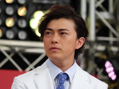 新婚・勝地涼、ナース川口春奈との巨大ポスターを慌てて隠す（クランクイン！）