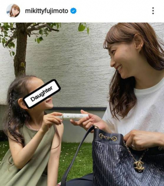 藤本美貴、次女“初”二つ結びヘア＆長女との笑顔SHOTに「お母さんの優しい笑顔」「最高です」の声(E-TALENTBANK)