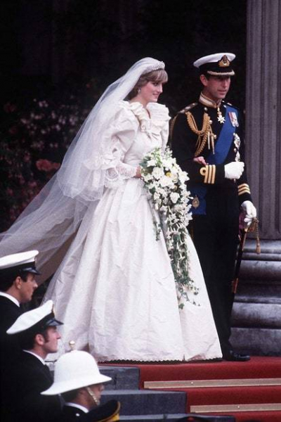ダイアナ妃のウェディングドレスが一般公開。(VOGUE JAPAN)