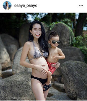 モデル尾崎紗代子、ぽっこりおなかの水着姿で第２子妊娠報告（スポーツ報知）