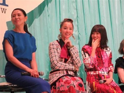 前田敦子、左手薬指に指輪　初共演の小泉今日子に感激（サンケイスポーツ）