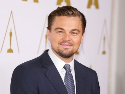 L・ディカプリオ、J・フォックスやG・バトラーとビーチバレーで夏満喫（クランクイン！）