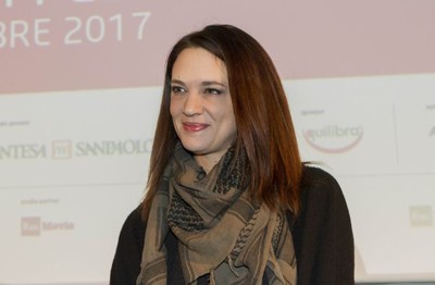 アーシア・アルジェントの性的暴行事件、渦中のモデルがテキストを警察に届けた理由を語る（ELLE ONLINE）