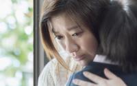 “仮面夫婦”篠原涼子＆西島秀俊の微妙な距離…『人魚の眠る家』場面写真（cinemacafe.net）